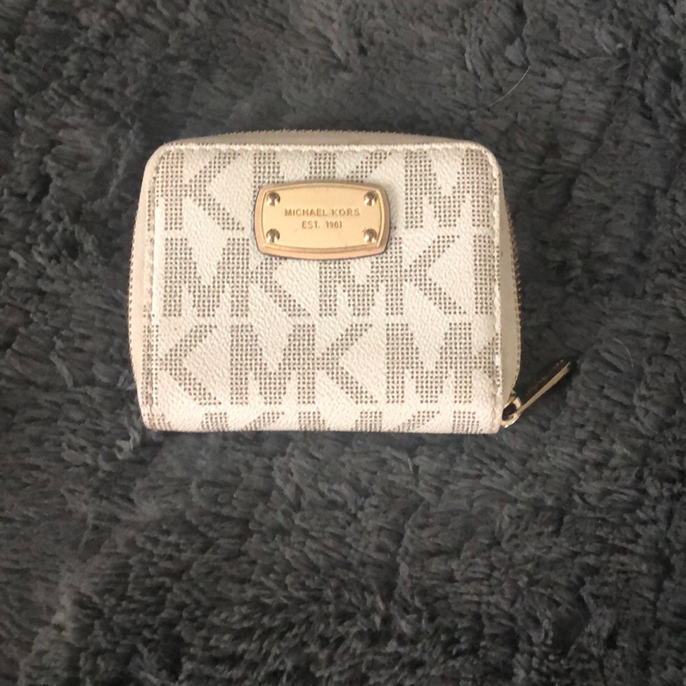 Michael Kors Walls Signature Print
